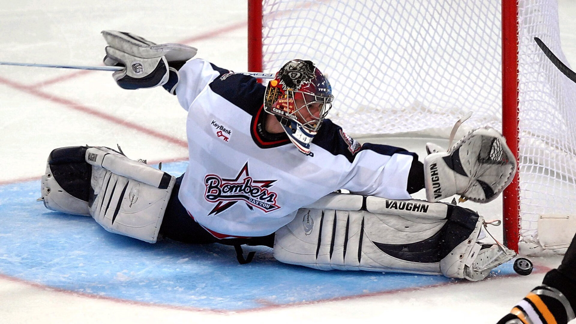 《虚拟偶像助阵线上赛事，为电竞注入新活力》，虚拟偶像官网